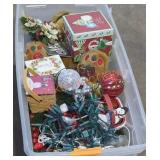 Christmas decor tote lot