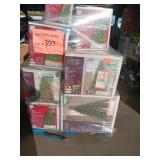 Christmas decorations pallet lot