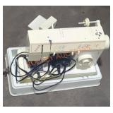 Singer Sewing machine w case