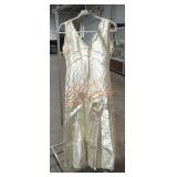 Vintage Wedding Dress w Lace Veil Train