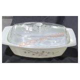 Pyrex casserole dish with lid
