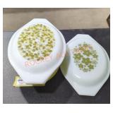 Pyrex casserole dish with two lids