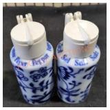 Gerold Porzellan blue onion salt and pepper shaker
