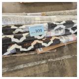 Mixed rug/carpet lot