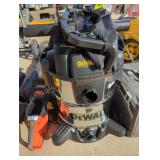DeWalt 10 gal wet dry Vacuum