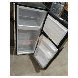 Vissani Mini Fridge (damaged)