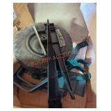 Wheel arrow hardware