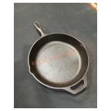 LODGE Medium Sized Cast Iron Skillet