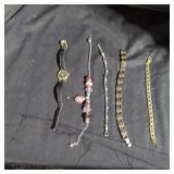 Misc costume jewelry lot.