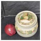 Ceramic cookie jar  lot.