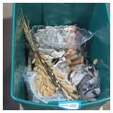 Misc. Fall decor tote lot.