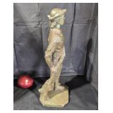 Vintage sculpture of revolutionary minute man.