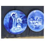 Pair of decorative plates  lot.