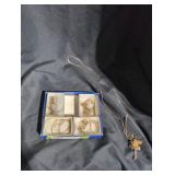 Costume jewelry lot.