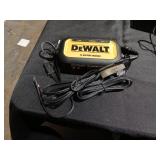 113268 DeWalt 2A Battery Charger