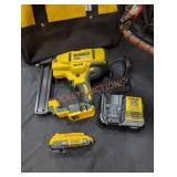 DeWalt 20v Narrow Crown Stapler Kit
