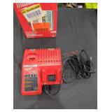 Milwaukee M18/M12 Charge (Grade: B+)r