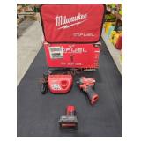 Milwaukee M12 3/8" Stubby Impact Wrench Kit