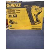 Dewalt 20V 15 Gauge Angled Finish Nailer Kit