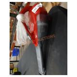 BLACK + DECKER 12V Hand Vacuum