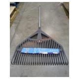 Suncast 26" Rake