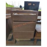 18" x 32.5" x 24" Base Cabinet