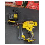 DeWalt 20v 18ga Narrow Crown Stapler Kit
