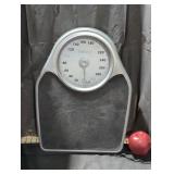 Analog Bathroom Scale by Thinner