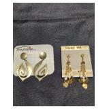 2 Earrings