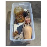 Fall decor tote lot.
