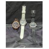 Trio of Fossil wrist watches lot.