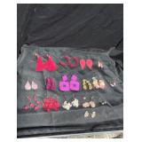 Costume jewelry earrings lot.