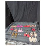Costume jewelry earrings lot.