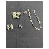 Costume jewelry lot.