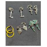 Costume jewelry earrings lot.