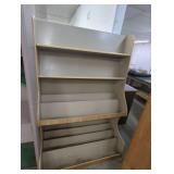 Sturdy Display Shelf Unit with Marble design