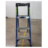 Louisville Fiberglass Stepladder 225 LBS Capacity
