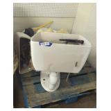 Two-Piece Toilet Set with one tank lid