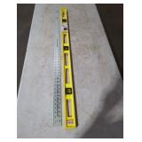 Yellow Level and Metal Ruler Set