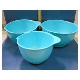3 Kitchenaid plastic nesting bowls with spouts
