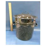 graniteware pot with steam/strainer