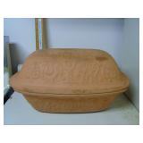 Romertopf clay baking pot with lid