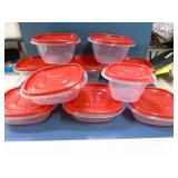 10 Rubbermaid storage set with lids