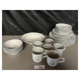 SET OF DISHES: FLORAL EXPRESSIONS STONEWARE