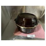 USA  BROWN STONEWARE DUTCH OVEN WITH LID
