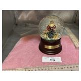 HOMETOWN ST NICK COLLECTION SNOW GLOBE