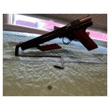 CROSMAN 130 PISTOL, .22 CAL PELLET GUN