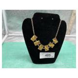 YELLOW SQUARE NECKLACE WITH GIRAFFES