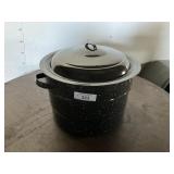 ENAMELWARE CANNER W/2 WIRE RACKS