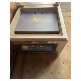 SMITH COMMERICAL VACUUM SEALER WITH BAGS, 110 V